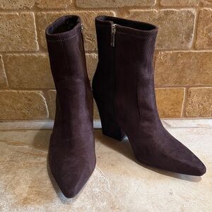 NEW Brown suede boots